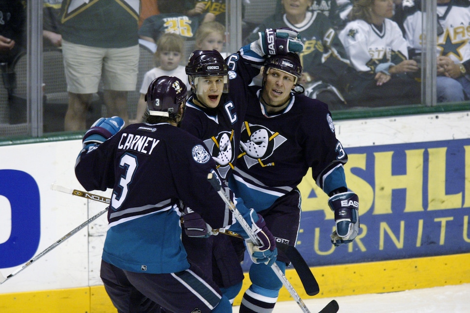 Looks like the Anaheim Ducks are bringing back the greatest hockey sweater  of all time, This is the Loop