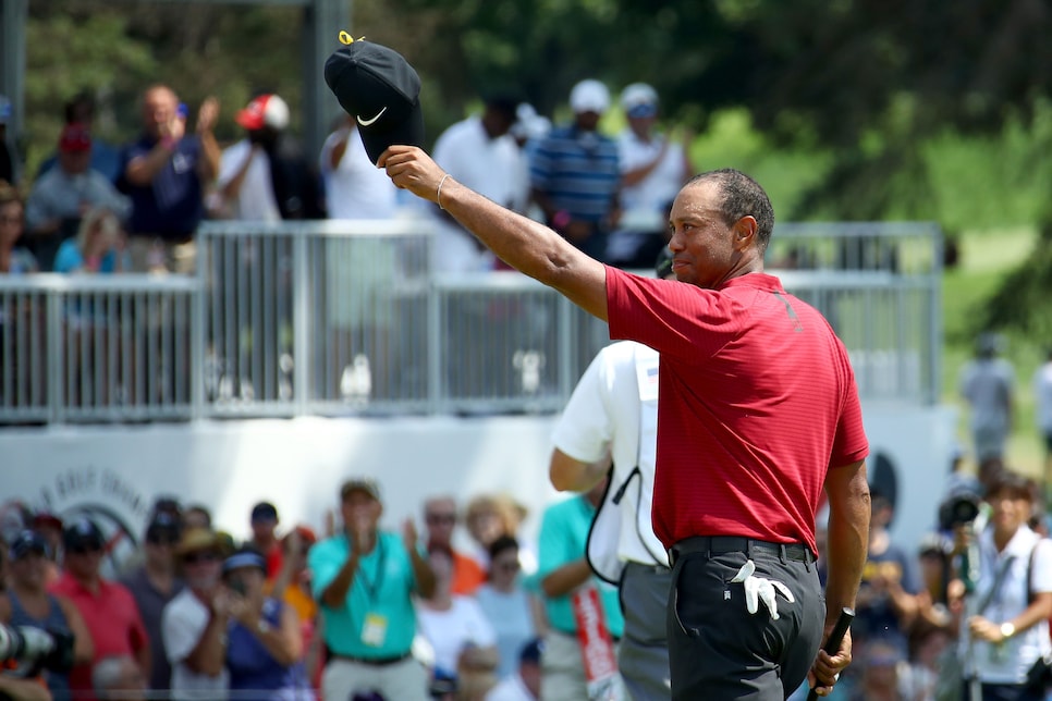 tiger-woods-2018-wgc-bridgestone-sunday-salute-crowd.jpg