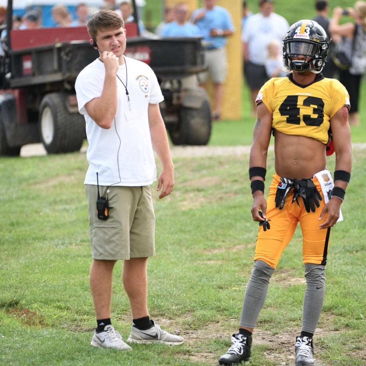 Guy infiltrates Pittsburgh Steelers practice dressed as discount Troy  Polamalu, This is the Loop