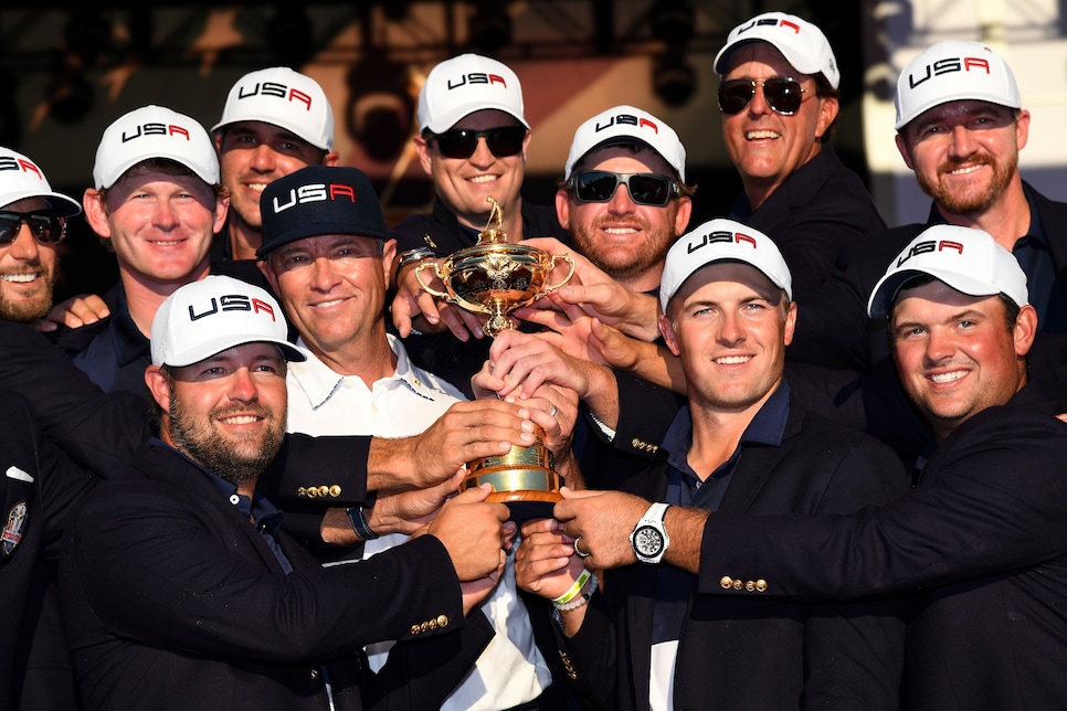 victorious-ryder-cup-us-team-2016-closing-ceremony.jpg