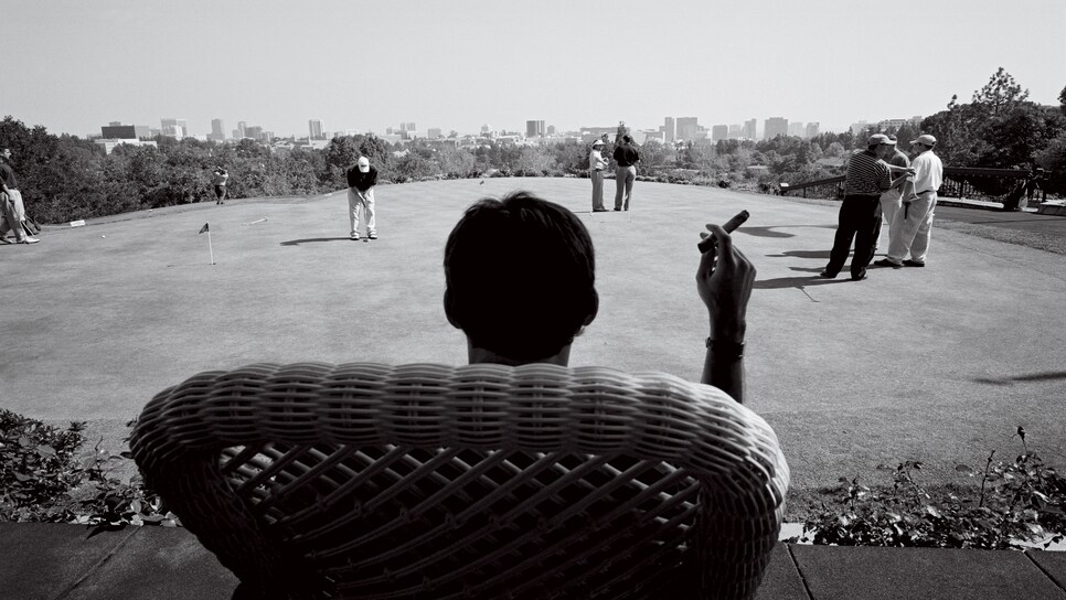 smoking-cigars-on-golf-course.jpg