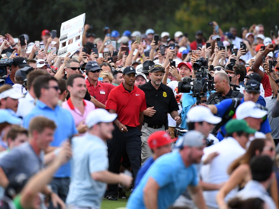 Tour Championship 2018 Thousands Of Fans Walked Right Behind Tiger Woods On Sunday Creating An Unbelievable Scene At East Lake Golf News And Tour Information Golf Digest