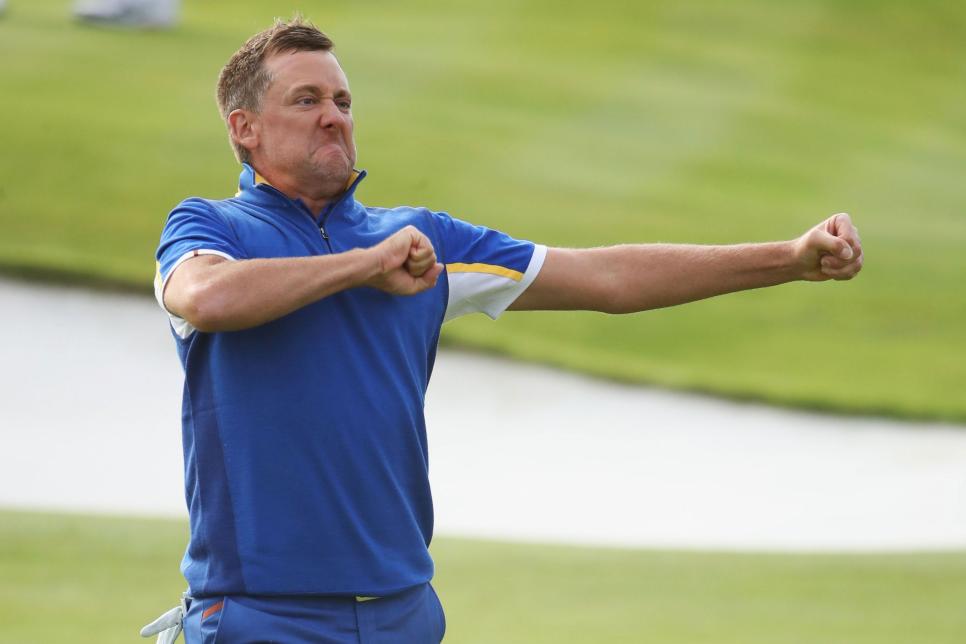 ian-poulter-ryder-cup-2018-sunday-chest-beating.jpg