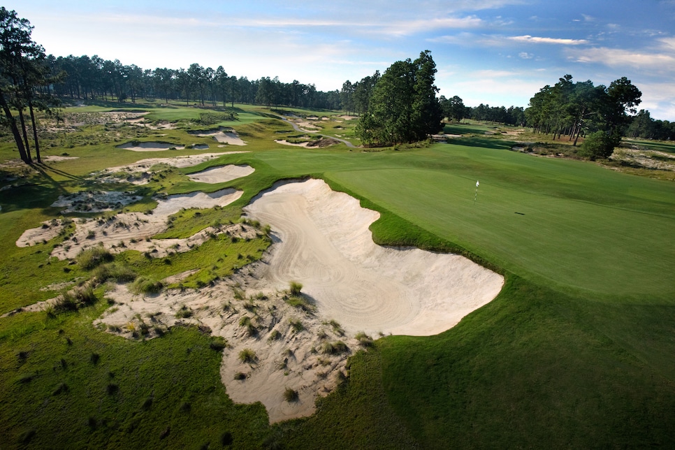 /content/dam/images/golfdigest/fullset/2018/10/12/5bc0bfca1339a32dd81466e6_Pinehurst-_4_6th-Hole.jpg