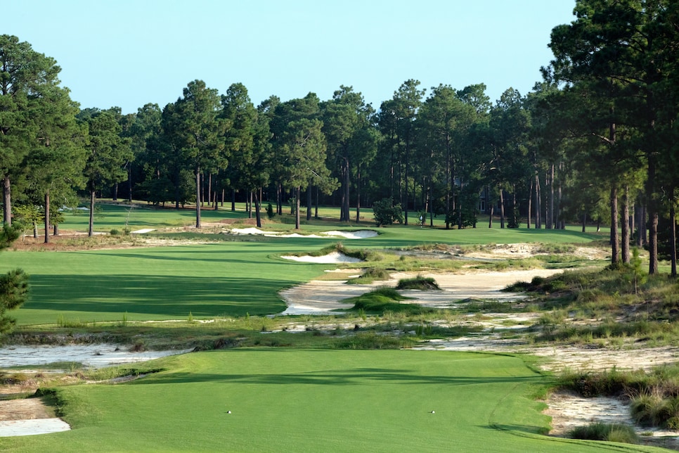 /content/dam/images/golfdigest/fullset/2018/10/12/5bc0c05bfe3cec2fd810dfaa_Pinehurst _ 4 Hole 7 Tee area to green.jpg