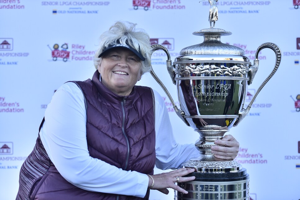 Laura Davies_Trophy.JPG