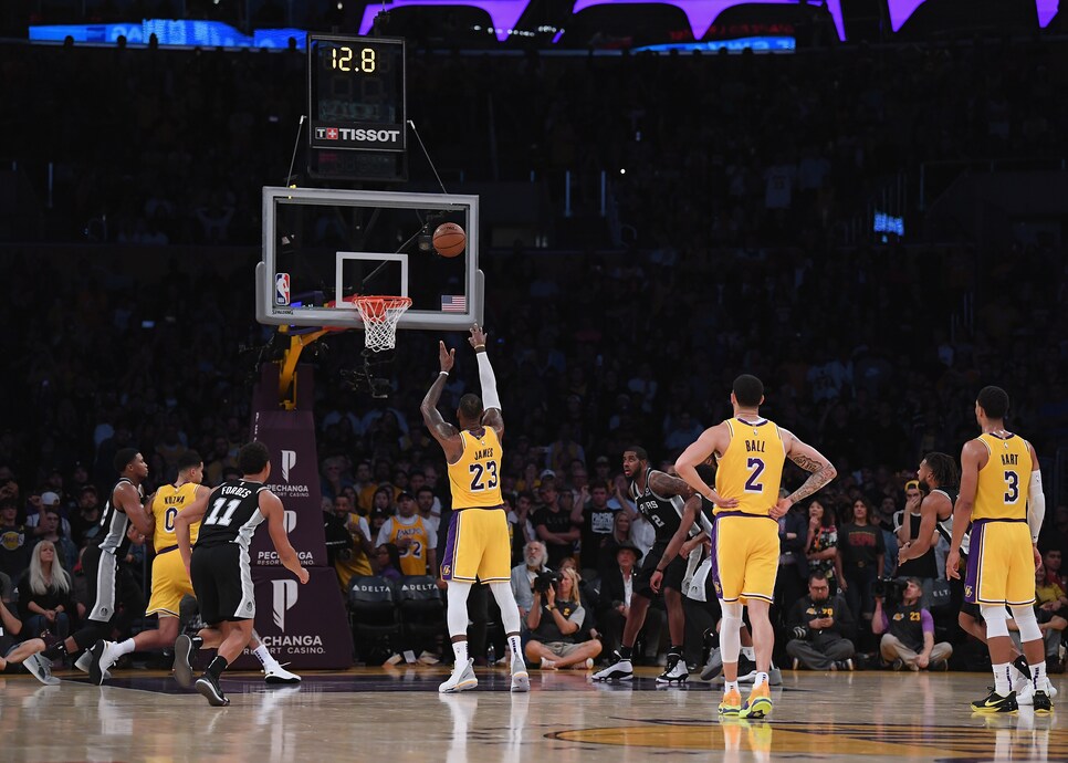 San Antonio Spurs v Los Angeles Lakers