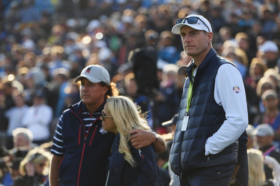 jim-furyk-ryder-cup-2018-friday-disappointed.jpg