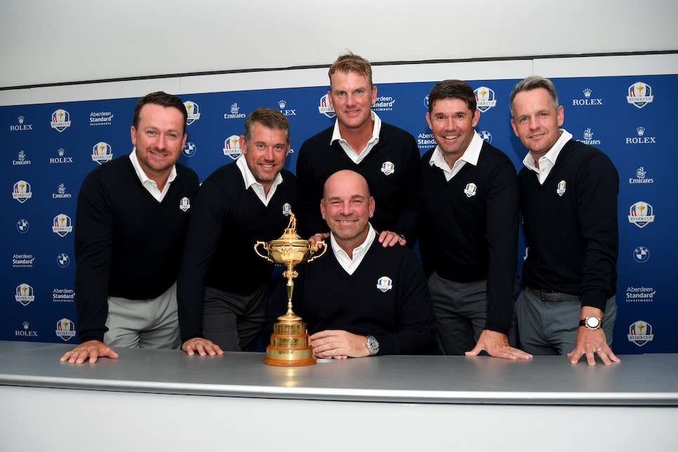 padraig-harrington-2018-ryder-cup-assistants-thomas-bjorn-trophy-photo-op.jpg