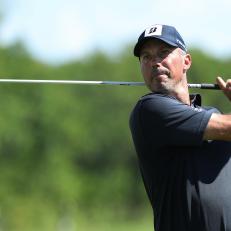 PLAYA DEL CARMEN, MEXICO - NOVEMBER 11:  Matt Kuchar of the United States plays his shot from the sixth tee during the final round of the Mayakoba Golf Classic at El Camaleon Mayakoba Golf Course on November 11, 2018 in Playa del Carmen, Mexico. (Photo by Rob Carr/Getty Images)