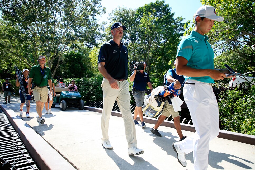 matt-kuchar-mayakoba-2018-sunday-walking-bridge.jpg