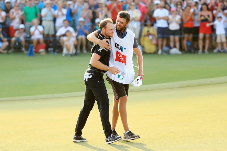 danny-willett-caddie-dp-world-2018-sunday-18th-green.jpg