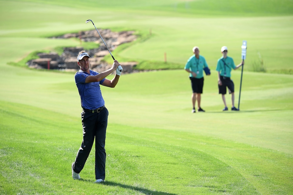 ian-poulter-dp-world-2018-sunday-swinging.jpg