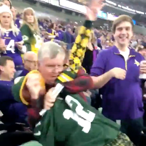 Former Green Bay Packer Shocks Viking Fan 