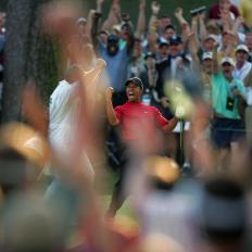 2005 MastersAugusta NationalAugusta, GADay 4 - Round 4April 10th, 2005Tiger Woods chips in on the 16th holePhoto by Stephen Szurlej