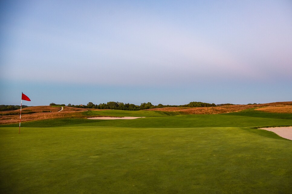 shinnecock-hills-13th-green-back-of-green.jpg