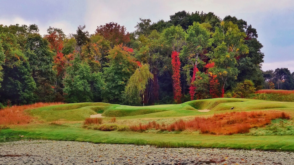 77---Myopia-Hunt---par-3-ninth-hole---Jon-Cavalier.jpg