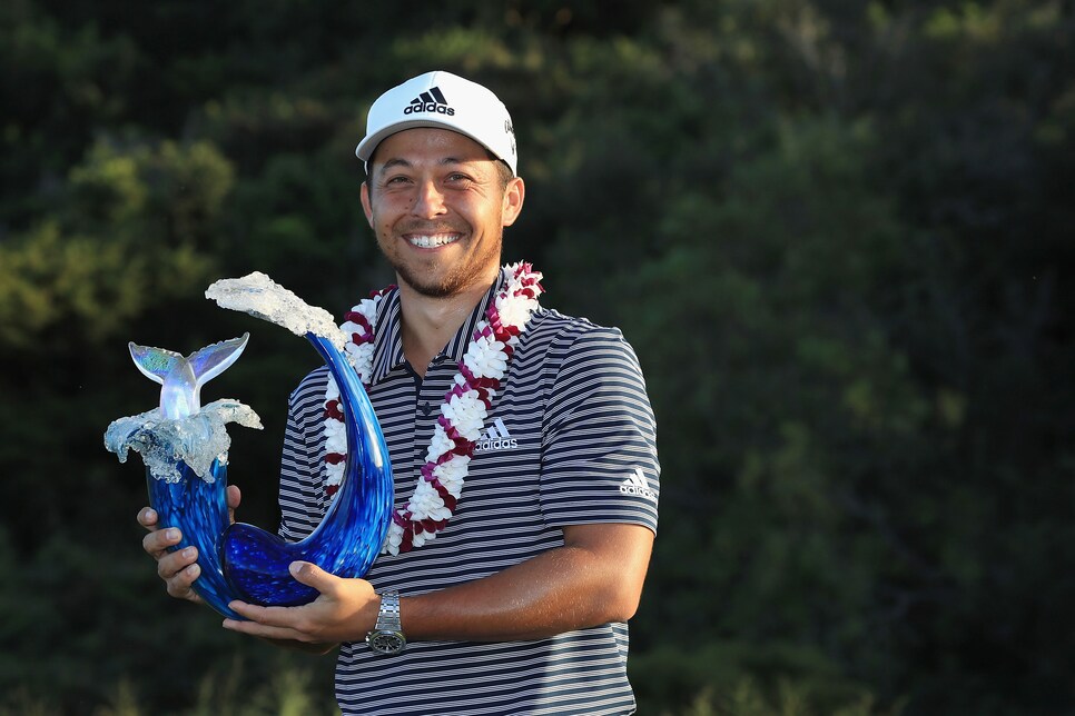 xander-schauffele-sentry-toc-sunday-2019-trophy.jpg