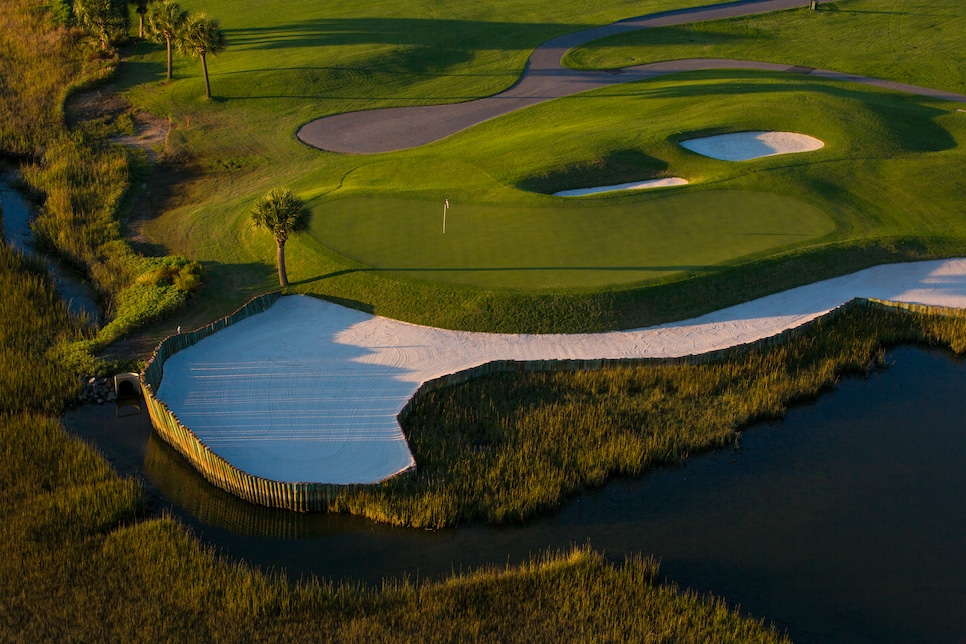 136 - Harbour Town - behind green - The Sea Pines Resort_Rob Tipton.jpg