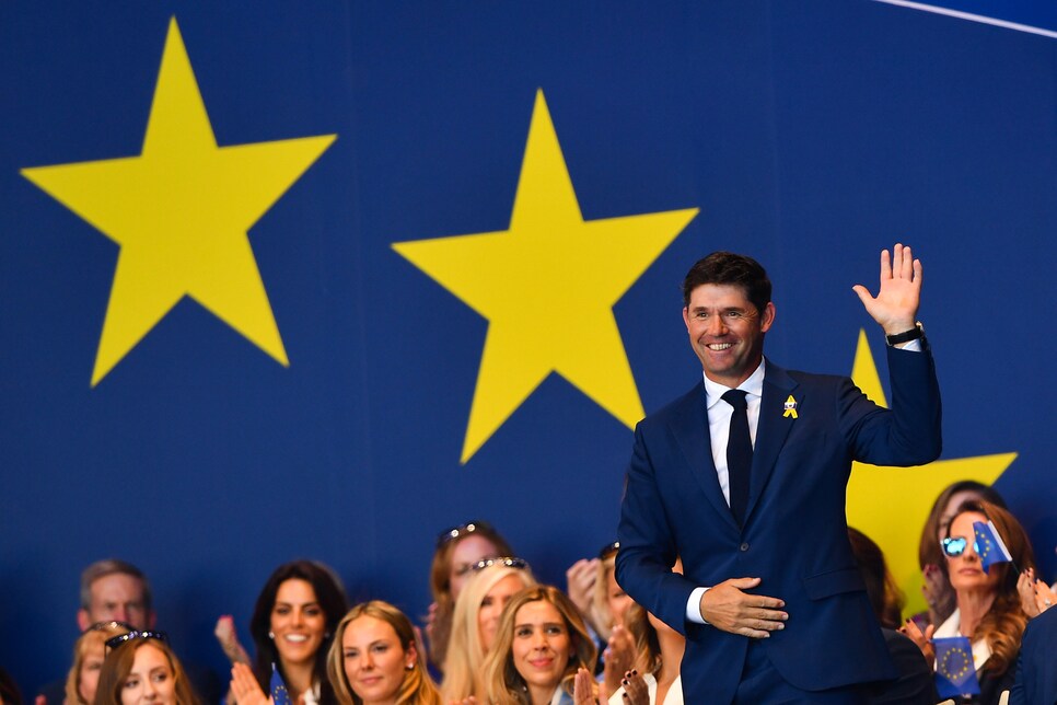 padraig-harrington-ryder-cup-2018-opening-ceremony-wide-shot.jpg