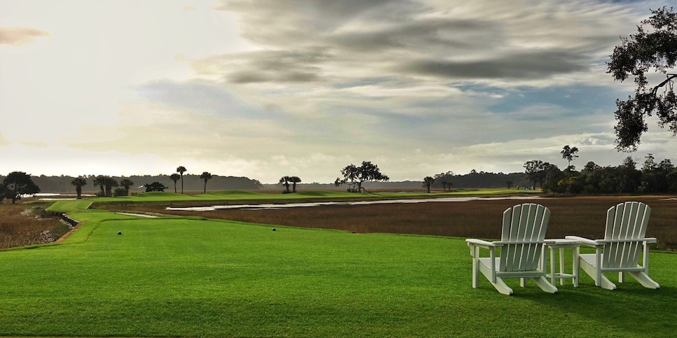 /content/dam/images/golfdigest/fullset/2019/01/11/5c38b6387d74d85c8b377995_167 - Secession - first hole with 9-11 memorial chairs - Jon Cavalier.jpeg