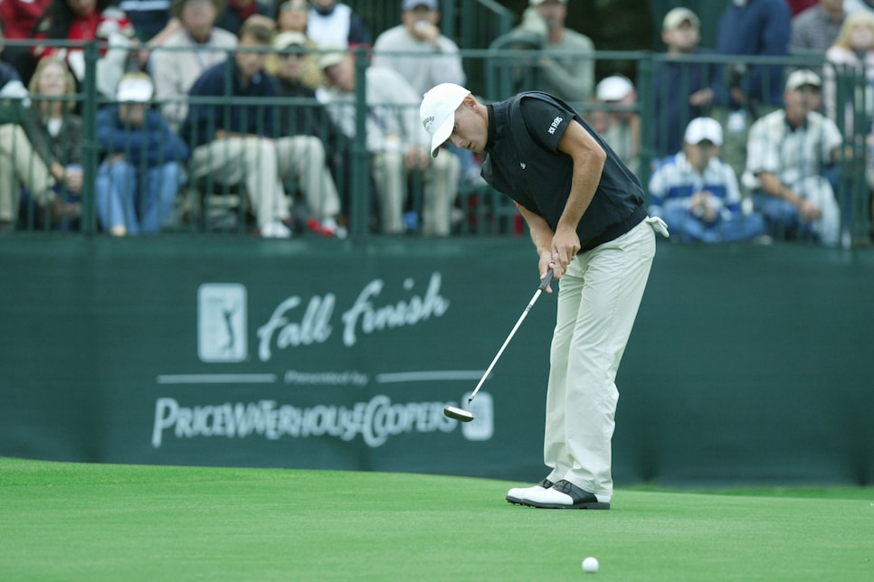 charles-howell-iii-putting-2003-tour-championship.jpg