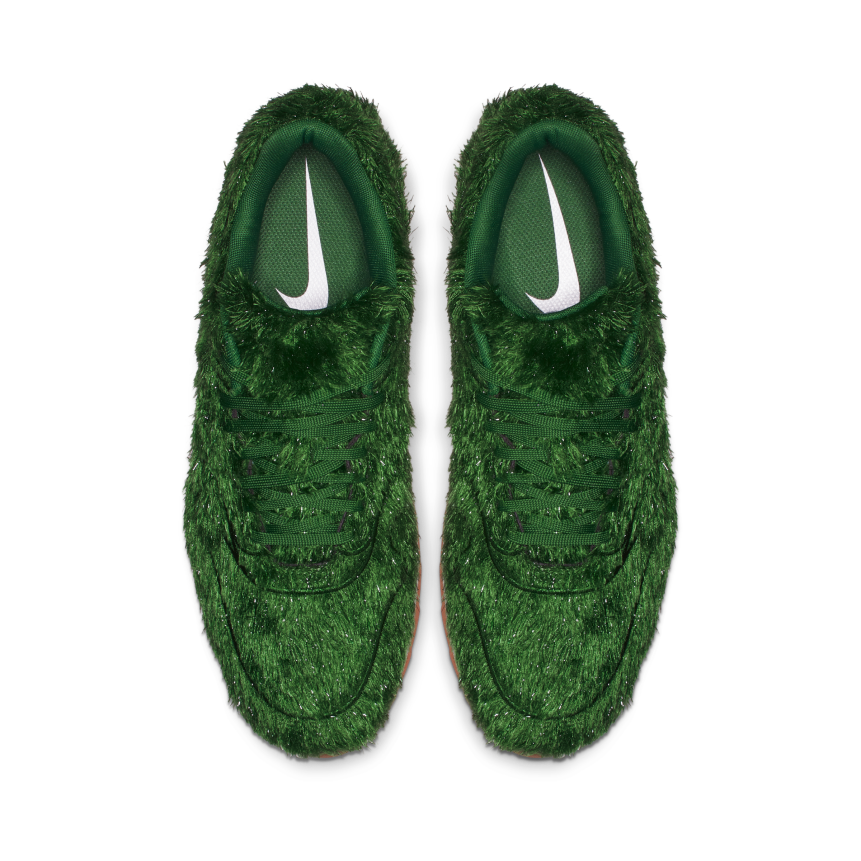 nike golf shoes with grass