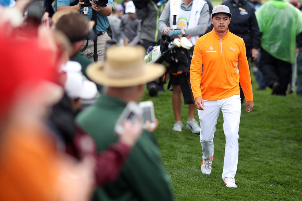 rickie-fowler-waste-management-2019-sunday-crowd.jpg