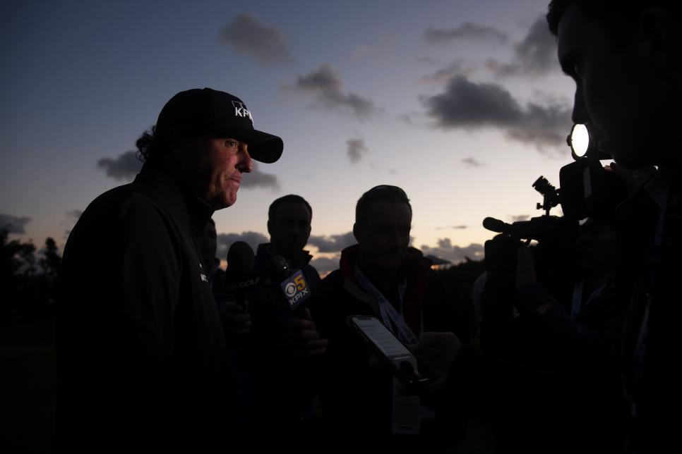 phil-mickelson-pebble-beach-17th-sunday-gloaming-interview.jpg