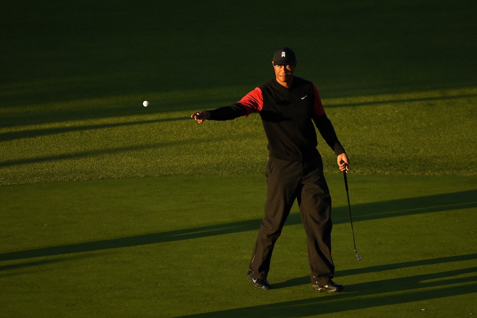 tiger-woods-genesis-open-2019-sunday-putting.jpg