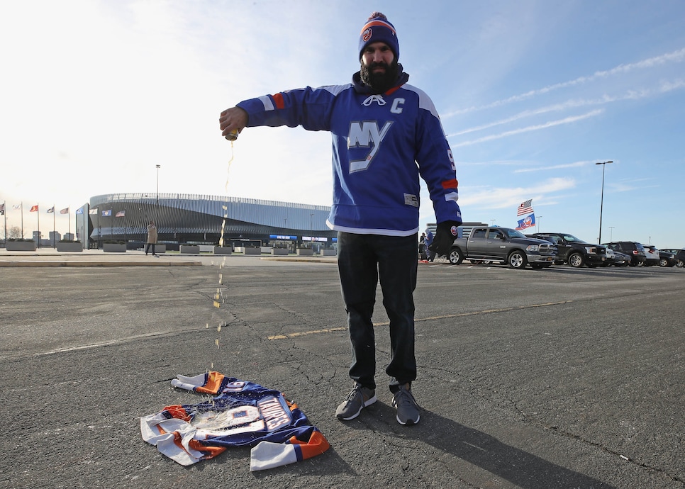 Toronto Maple Leafs v New York Islanders