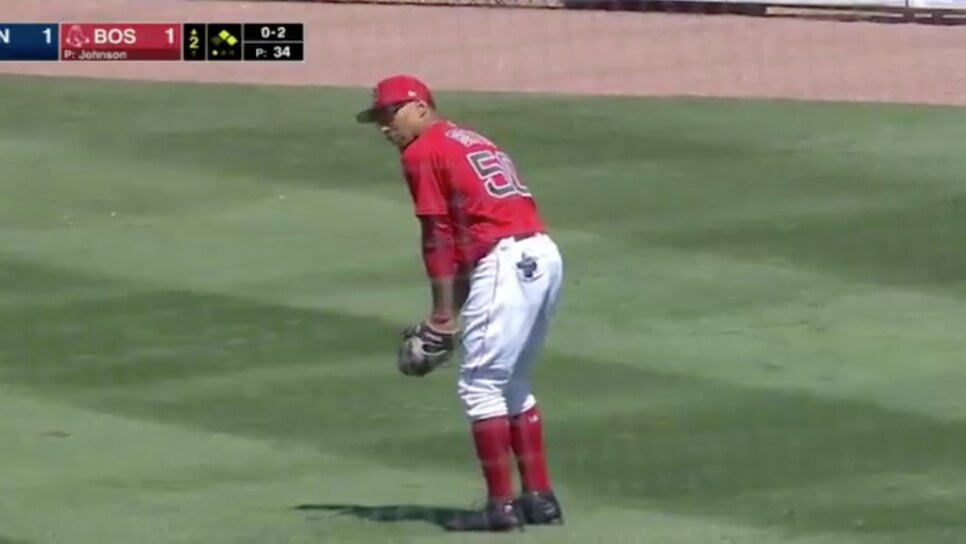 Mic'd up Mookie Betts works through golf swing lessons during live play