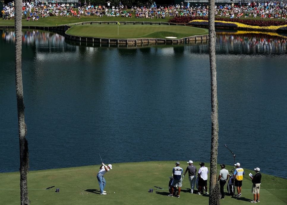 jordan-spieth-tpc-sawgrass-17th-tee-shot-2016.jpg