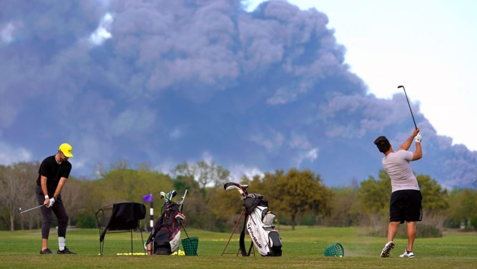 chemical-fire-houston-golfers-960x540.jpg