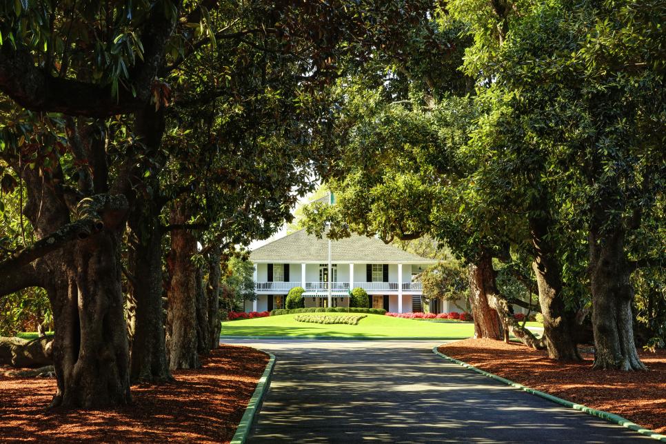1st-time-playing-augusta-clubhouse-magnolia-lane.jpg