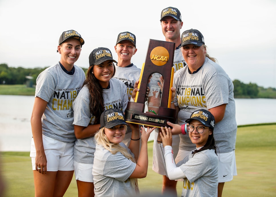 arizona-women-ncaa-championship-2018-trophy.jpg