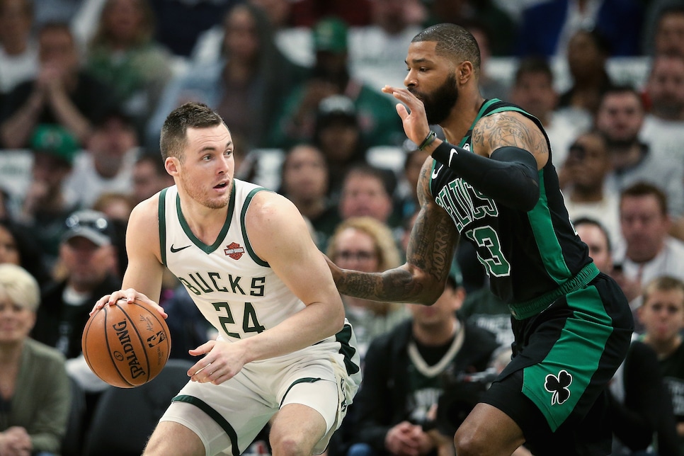 Former Notre Dame star Pat Connaughton exercises option to remain