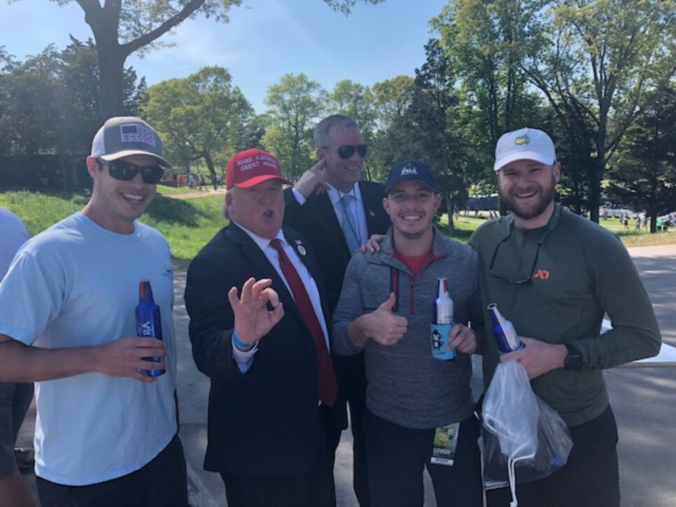 190518-fans-trump.jpg