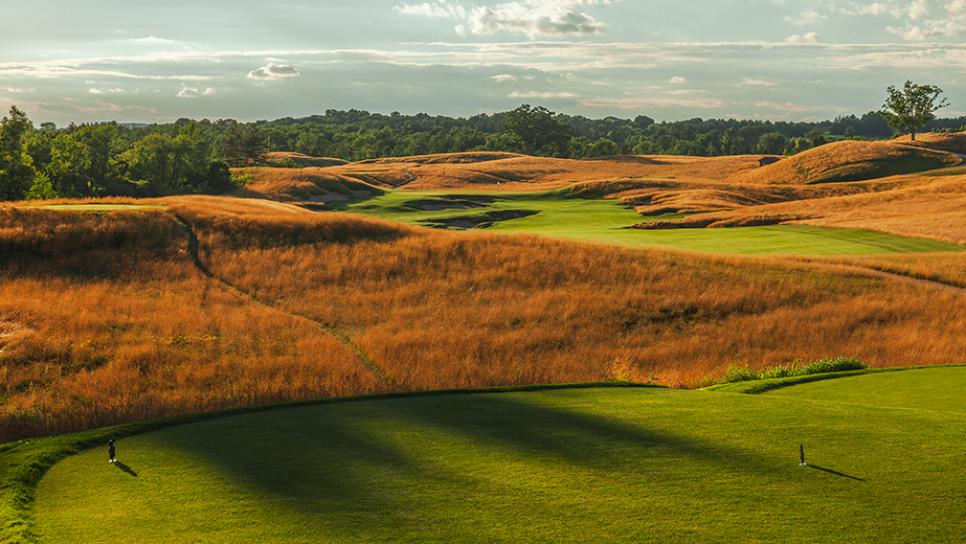 _ hole at Erin Hills a (Hurdzan/Fry and Ron Whitten design) daily fee golf course in Erin, Wisconsin.  September, 2010.  PM shoot.  Photo by Paul Hundley.