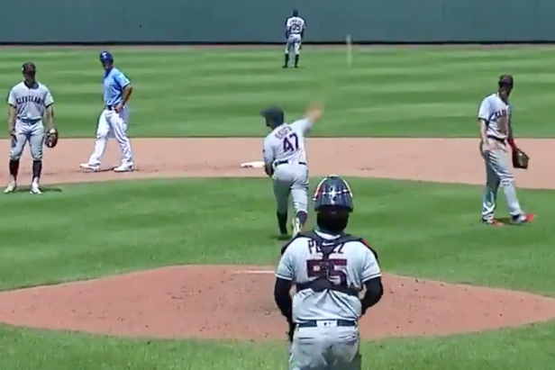 Hunter Renfroe's wild no-look catch was so good even Shohei Ohtani couldn't  believe it, This is the Loop