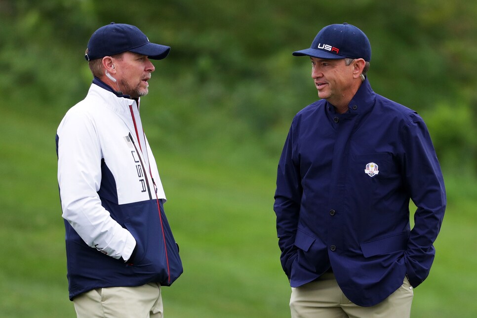 steve-stricker-davis-love-iii-2016-ryder-cup-talking.jpg