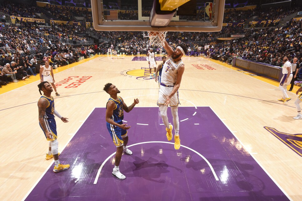 Golden State Warriors v Los Angeles Lakers