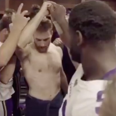 Vikings' Kirk Cousins makes request after seeing shirtless mini-me