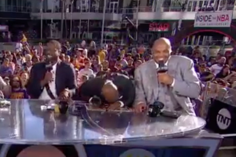 Charles Barkley scores first big win of the season over Shaq on NBA Opening Night