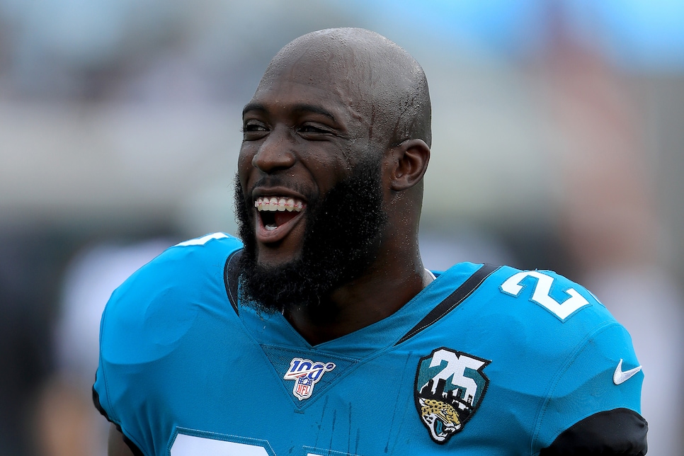 Leonard Fournette gifts his jersey to a local girl