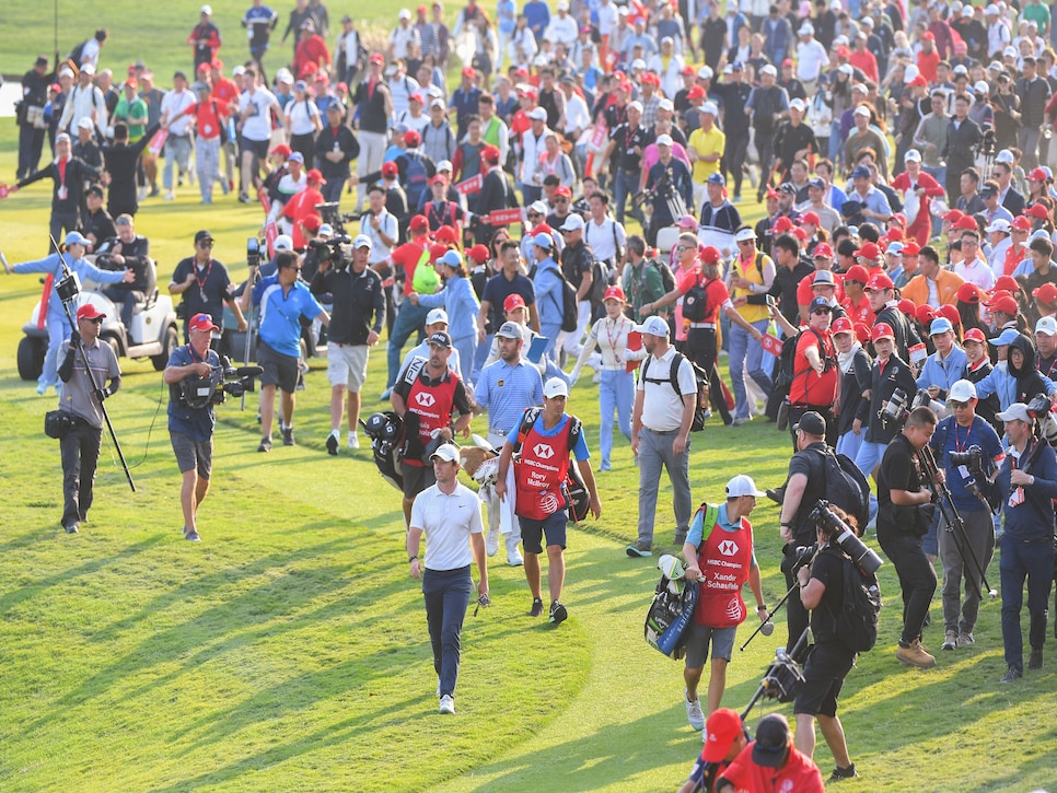 /content/dam/images/golfdigest/fullset/2019/11/03/5dbeed0d02f8350008207e26_rory-mcilroy-wgc-hsbc-champions-18th-hole-2019-walking.jpg