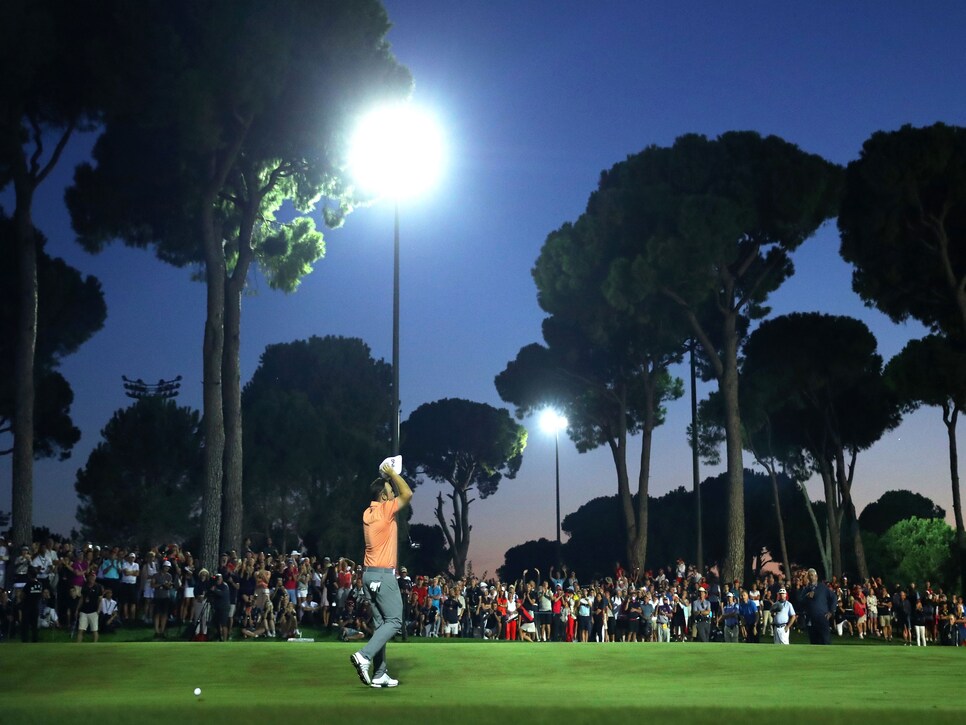 /content/dam/images/golfdigest/fullset/2019/11/10/5dc839ec02f8350008207eb1_tyrrell-hatton-turkish-airlines-open-2019-sunday-lights.jpg