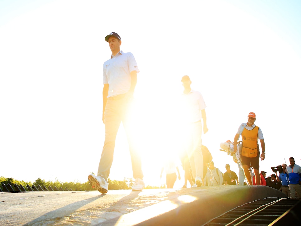 /content/dam/images/golfdigest/fullset/2019/11/18/5dd2bf63e4f7290008692031_feature-brendon-todd-walking-mayakoba-sunlight.jpg