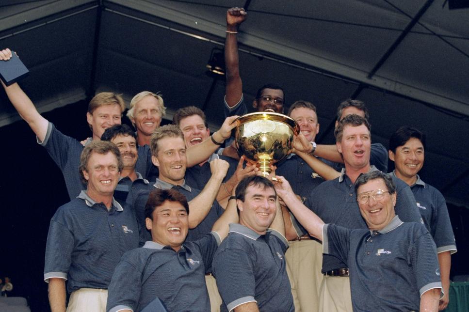 1998-presidents-cup-victorious-international-team-trophy.jpg