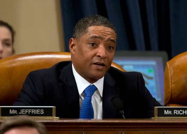 Congressman caught watching Presidents Cup during President Trump ...